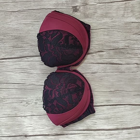 La Vie en Rose Burgundy with Black Lace Accents Bra - Picture 4 of 16